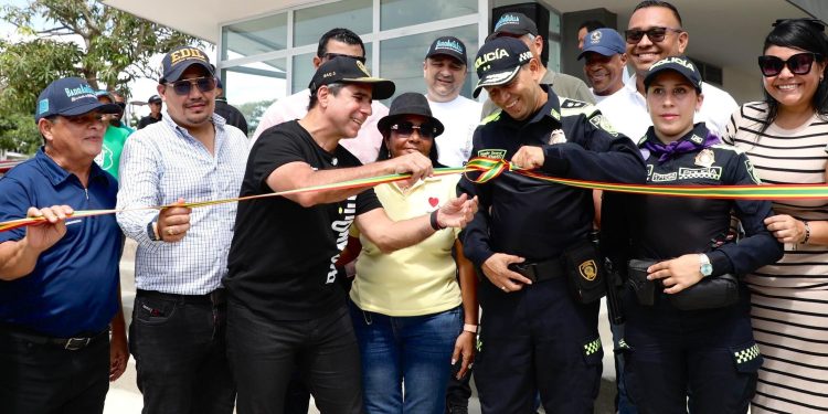 Alcaldía entregó nuevo CAI en el barrio Santo Domingo para fortalecer capacidades operativas de la Policía