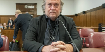 Steve Bannon, exasesor de Trump, deberá entregarse a prisión antes del 1 de julio
