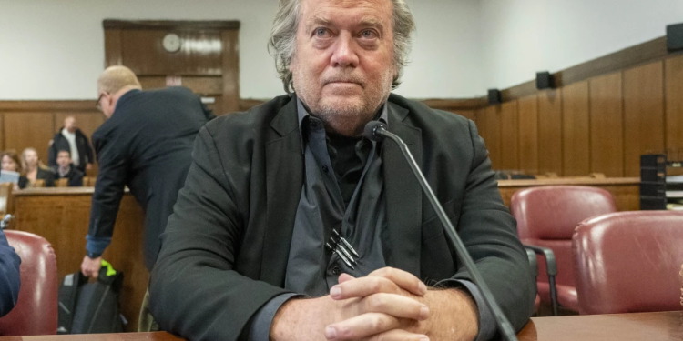 Steve Bannon, exasesor de Trump, deberá entregarse a prisión antes del 1 de julio