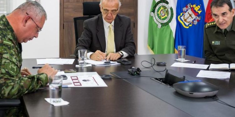 Ministerio de Defensa desmiente información de recorte en presupuesto para compra de gasolina