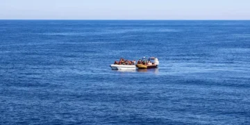 Al menos 26 niños entre desaparecidos en naufragio al sur de Italia