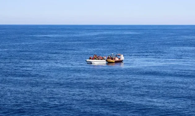 Al menos 26 niños entre desaparecidos en naufragio al sur de Italia