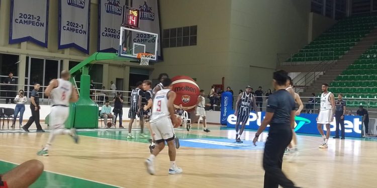 Titanes venció a Piratas y volvió a sonreir en el baloncesto profesional