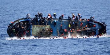 Mueren 49 migrantes en naufragio frente a las costas de Yemen