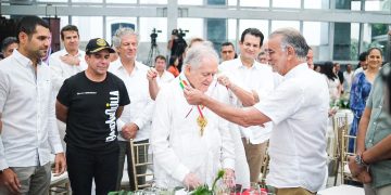 Gobernador Eduardo Verano brinda un sentido homenaje al empresario Luis Carlos Sarmiento Angulo
