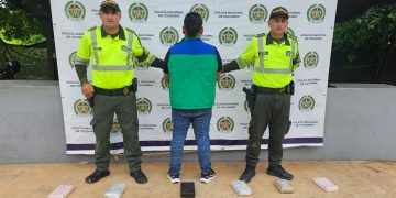 Capturan a pasajero de bus transportando 13 paquetes de clorhidrato de cocaína en zona rural de Dibulla, La Guajira