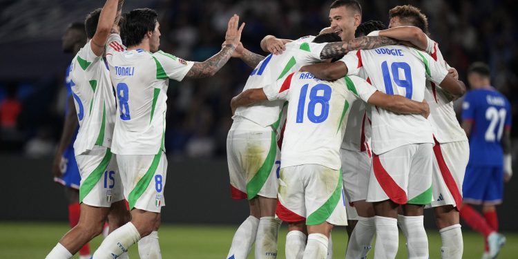 Italia sorprende a Francia con una victoria 3-1 en el parque de Los Príncipes