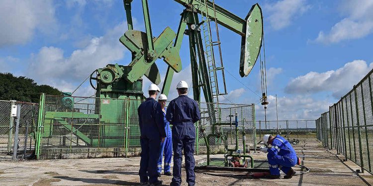 Congresistas piden a Gobierno habilitar firma de contratos de exploración de hidrocarburos