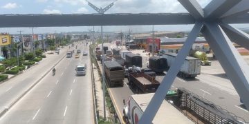 Siguen los bloqueos sobre la Circunvalar en Barranquilla exigiendo restablecimiento de energía eléctrica