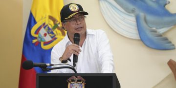 Controversia por comentarios del presidente Petro sobre periodistas: reacciones de la Defensoría del Pueblo y la oposición