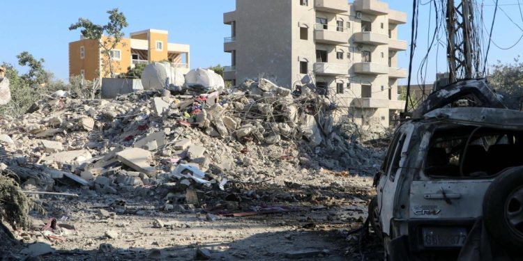 Tropas israelíes se preparan para entrar en Líbano