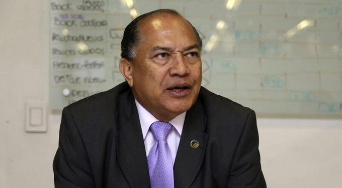 Exministro Amylkar Acosta advierte que problemas financieros en Air-e son “la punta del iceberg”