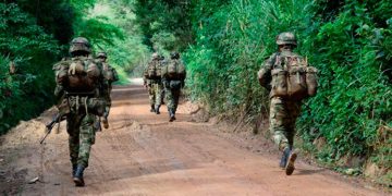 Un soldado muerto y cinco heridos tras caer en un campo minado
