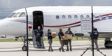 Venezuela se reserva acciones legales tras confiscación de avión de Maduro