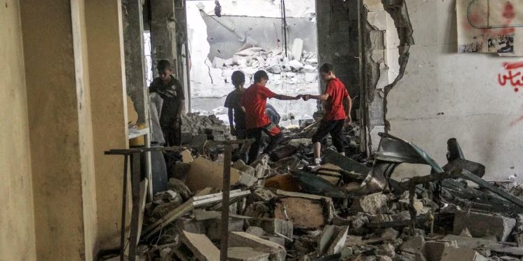 Al menos 15 muertos en ataque israelí contra una escuela en Gaza
