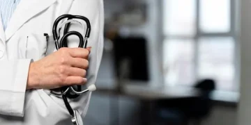 Se suman sríticas de sociedades científicas a la Reforma de Salud: gremio médico señala continuidad con proyecto anterior