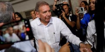 España dice que no hubo negociación para facilitar salida de Edmundo González