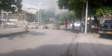 Habitantes de El Santuario bloquearon la carrera 8 por falta de luz