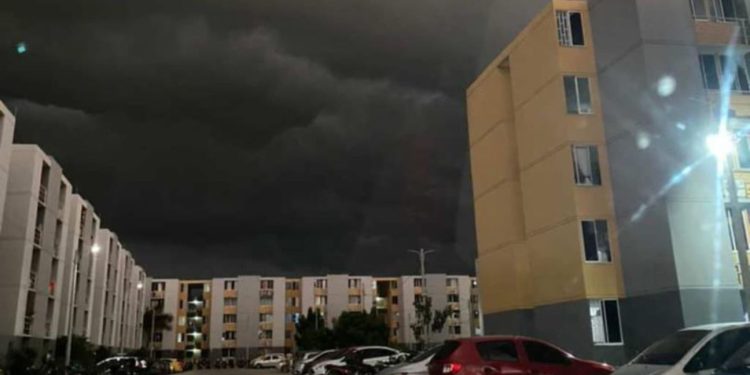 Alcalde Char entrega parte de tranquilidad tras vendaval en Barranquilla y su área metropolitana
