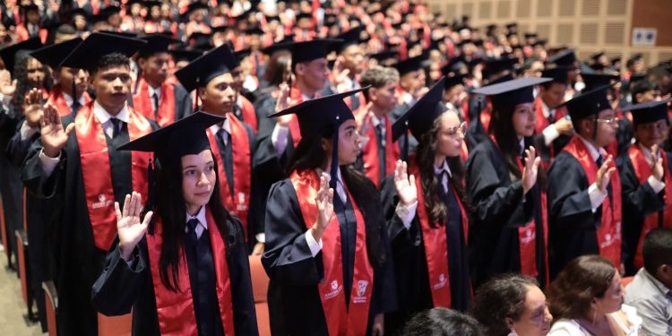 1.000 jóvenes graduaron como técnicos profesionales por cuenta de la Gobernación del Atlántico