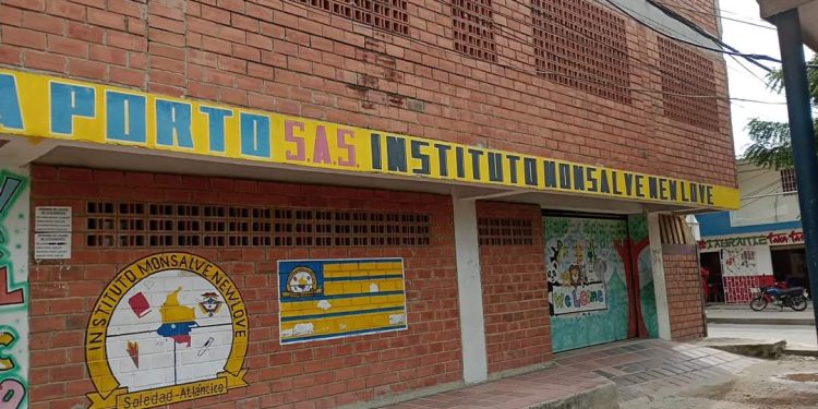 Padres de familia en desacuerdo por cancelación de ceremonia de grado en la Institución Monsalve Newlove de Soledad, Atlántico