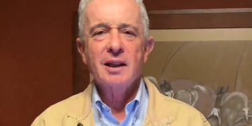 Uribe critica la Reforma a la Salud del Gobierno Petro: “Confirma estatización y retroceso”