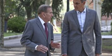 Pedro Sánchez recibe a Edmundo González y muestra su solidaridad con Venezuela