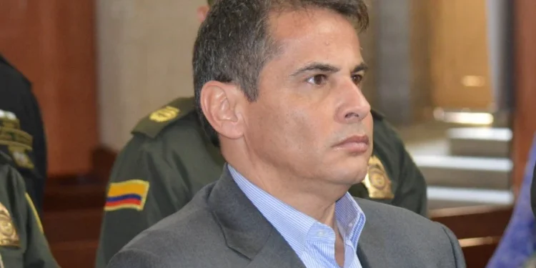 Ex senador de la U, Carlos Ferro, acusado de pedir dinero a uno de sus trabajadores