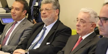Abogado de Álvaro Uribe solicita aplazamiento de audiencia por problemas de conectividad