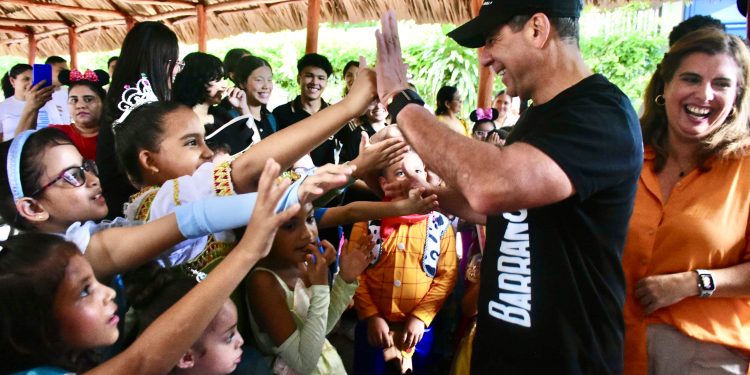 Alcalde Char inaugura cocina para que más de 460 estudiantes del colegio Jorge Nicolás Abello reciban almuerzo gratis