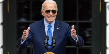Biden propone prohibir la importación y venta de vehículos de China y Rusia
