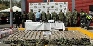 Ocho hombres capturados en el Valle del Cauca con armamento y más de una tonelada de cocaína
