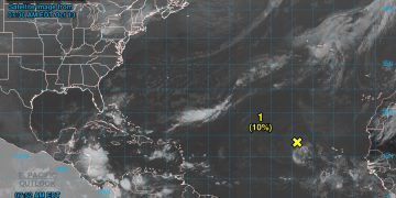 Las lluvias y tormentas eléctricas disminuyen en asociación con un área de baja presión a cientos de millas al oeste de las Islas de Cabo Verde