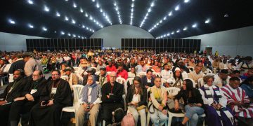 Víctimas no pudieron hablar con Mancuso en Encuentro Nacional de Reparación