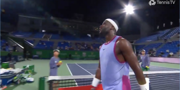 Tiafoe pierde en Shanghai y explota contra el juez: posible sanción en camino