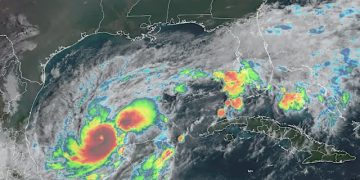 Huracán Milton alcanza categoría 4 en su recorrido hacia la Florida