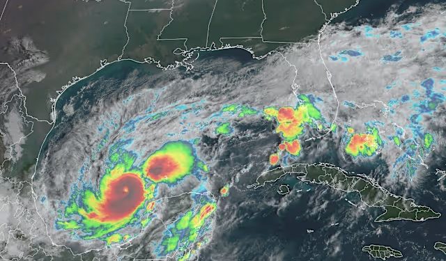 Huracán Milton alcanza categoría 4 en su recorrido hacia la Florida