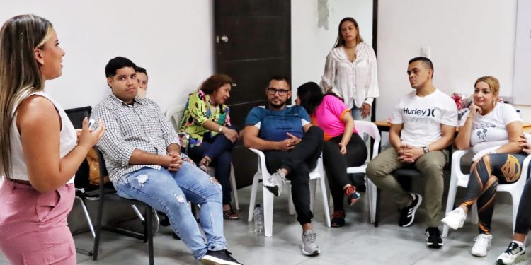 Gobernación del Atlántico refuerza herramientas a psicólogos para atención a familias