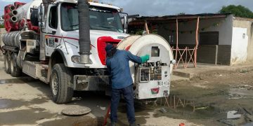 Por acumulación de sedimentos y basuras colapsó alcantarillado en Manatí