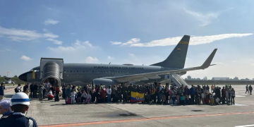 Llegaron los 116 colombianos del vuelo humanitario desde Beirut, Líbano