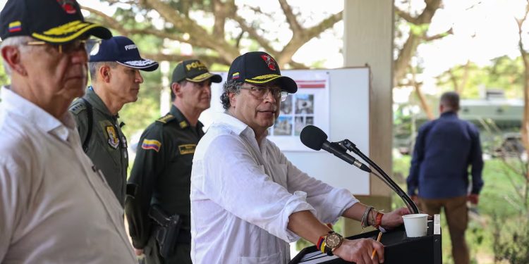 Petro anunció compra de cosecha de coca a campesinos del Cauca