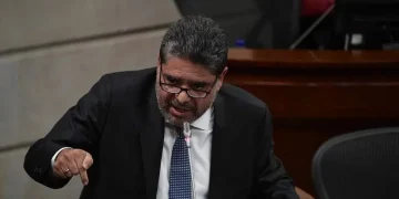 Contralor advierte posible corrupción en decisiones gubernamentales