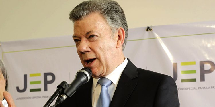 Expresidente Santos califica de “blanda” política de EE.UU. sobre Venezuela