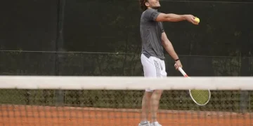 Diego Forlán debuta en el Uruguay Open de Tenis 2024: El exfutbolista explora su pasión en un nuevo desafío