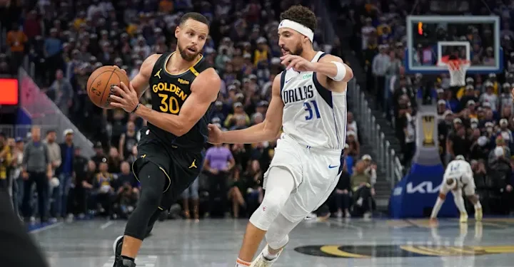 Emotivo reencuentro en la NBA: Curry lidera la victoria de los Warriors tras el homenaje a Klay Thompson