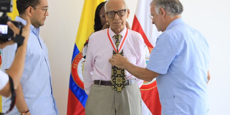 Gobernador del Atlántico, Eduardo Verano, exaltó al ingeniero químico y físico nuclear Guillermo Rodríguez Figueroa
