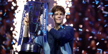 Jannik Sinner conquista el trono del tenis mundial en Turín