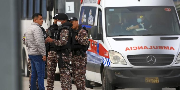A 17 muertos y a 15 heridos ascienden las víctimas en cárcel de Ecuador