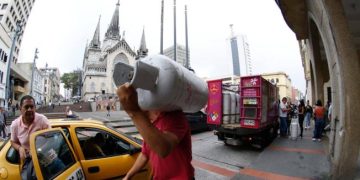 Advierten posible escasez de gas en algunas regiones del país si siguen los bloqueos