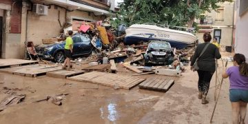 Gobierno español enviará 10.000 efectivos a Valencia por inundaciones